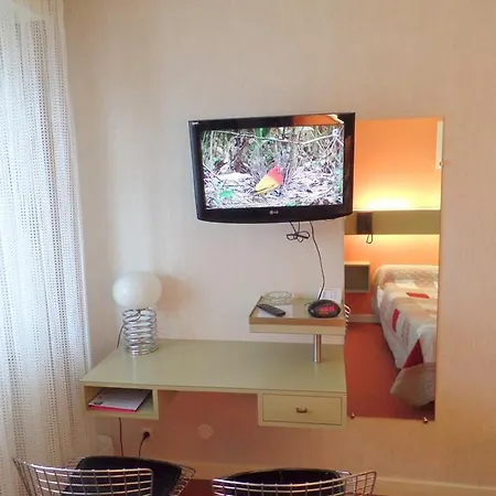 Hotel Revotel